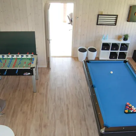 Seven-bedroom Tranekaer With A Hot Tub 03 Vakantiehuis