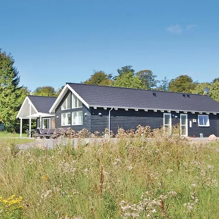 Seven-bedroom Tranekaer With A Hot Tub 03 Vakantiehuis *