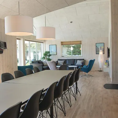 Seven-bedroom Tranekaer With A Hot Tub 03 Vakantiehuis