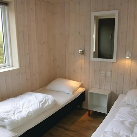 Seven-bedroom Tranekaer With A Hot Tub 03 Vakantiehuis