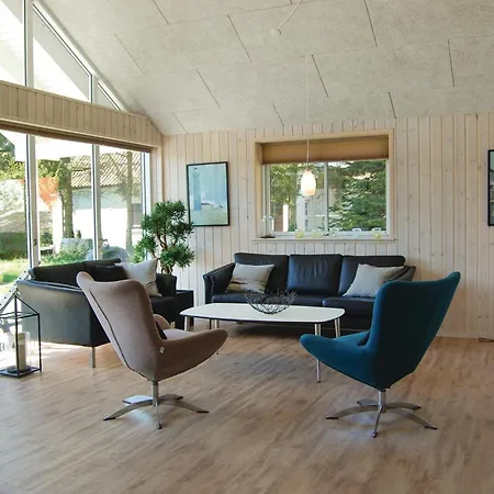 Seven-bedroom Tranekaer With A Hot Tub 03 Vakantiehuis Tranekær