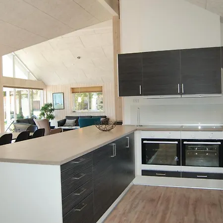 Tatil Evi Seven-bedroom With A Hot Tub 03 *